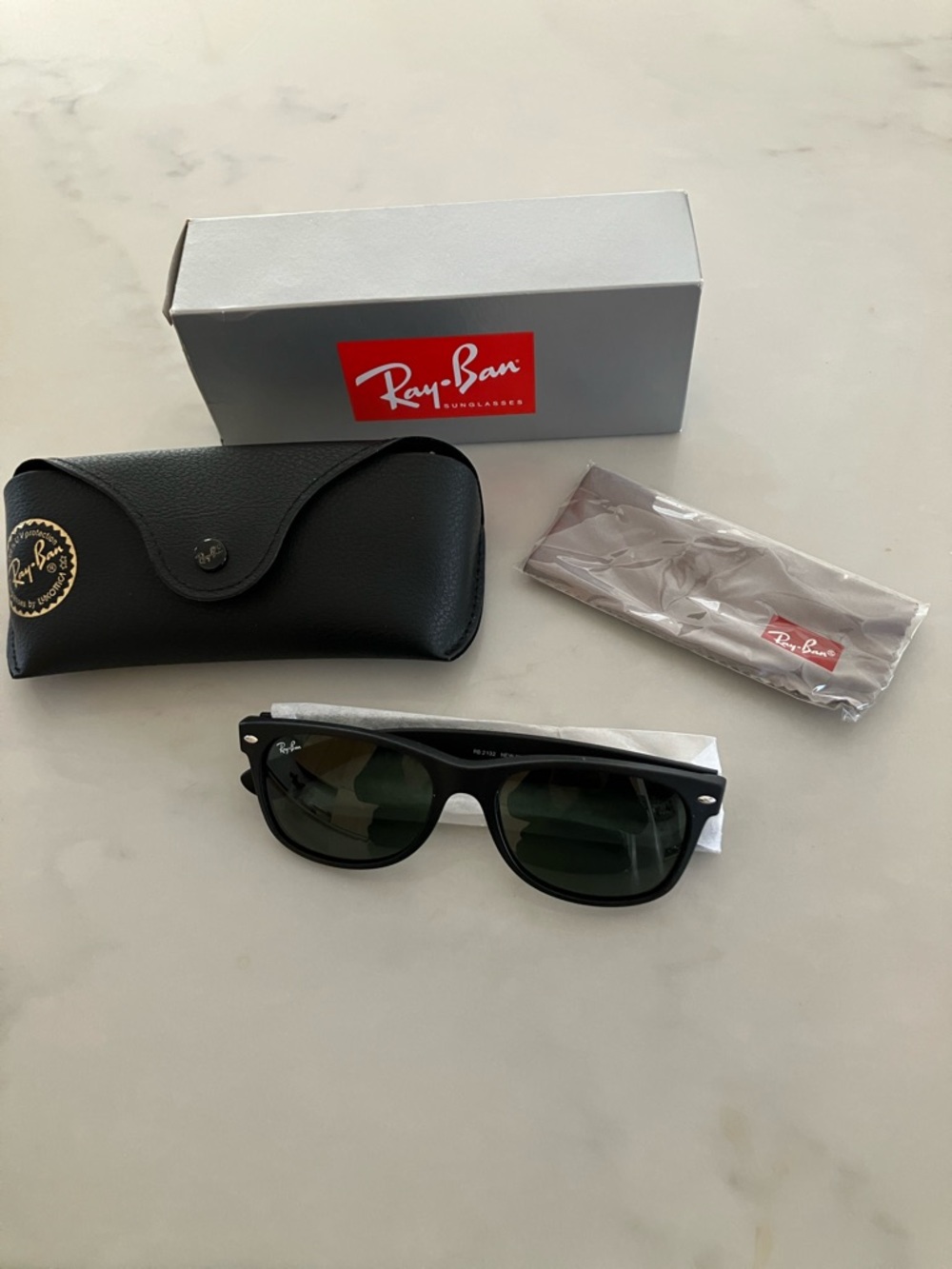 (NIB) RAY-BAN New Wayfarer sunglasses in rubber black, made in Italy (NEW!)